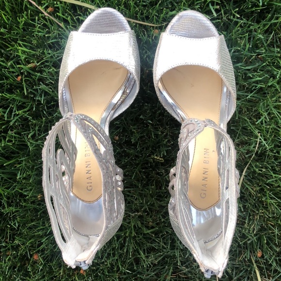 Gianni Bini Sparkly Silver Open-toe Stilettos! 4 inch heels. Size 7.5M - Picture 5 of 10